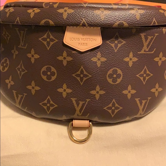 Louis Vuitton - Picture 2 of 8